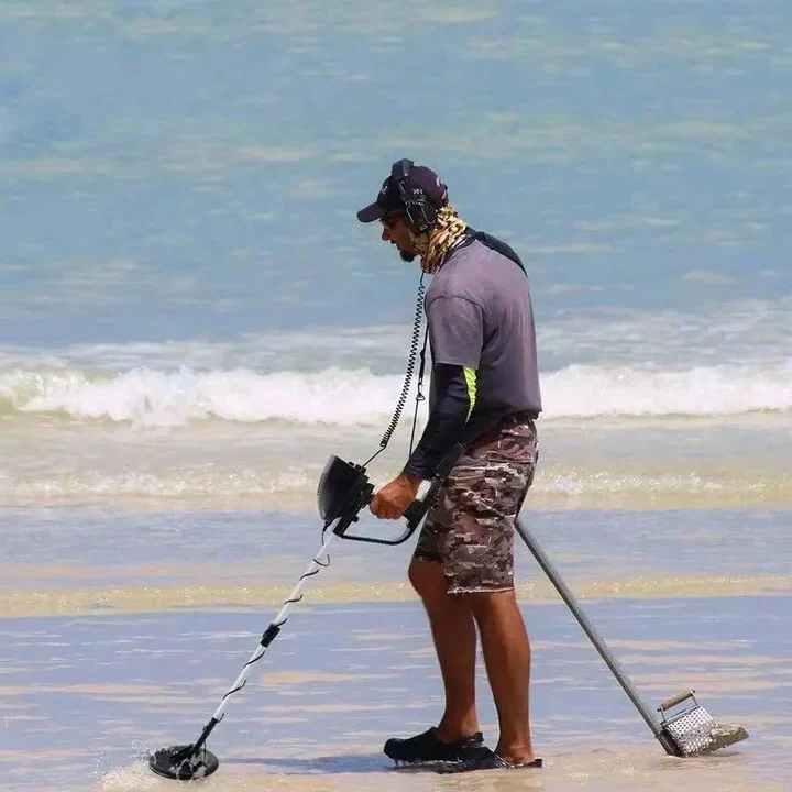 Metal Detector with LCD Pointer Meter and Adjustable Stem - Image 5