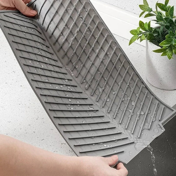 Silicone Kitchen Drying Mat with Grooved Drain - Image 5