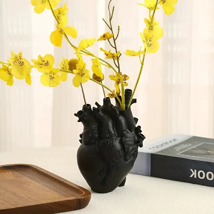 Heart Shaped Bamboo and Wood Vase for Decorative Display - Image 4