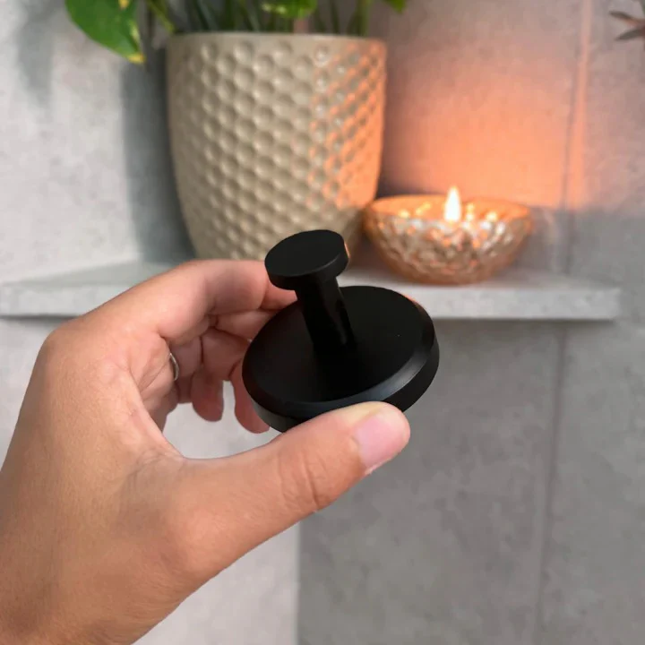Durable Suction Hooks with Strong Instant Grip - Image 12