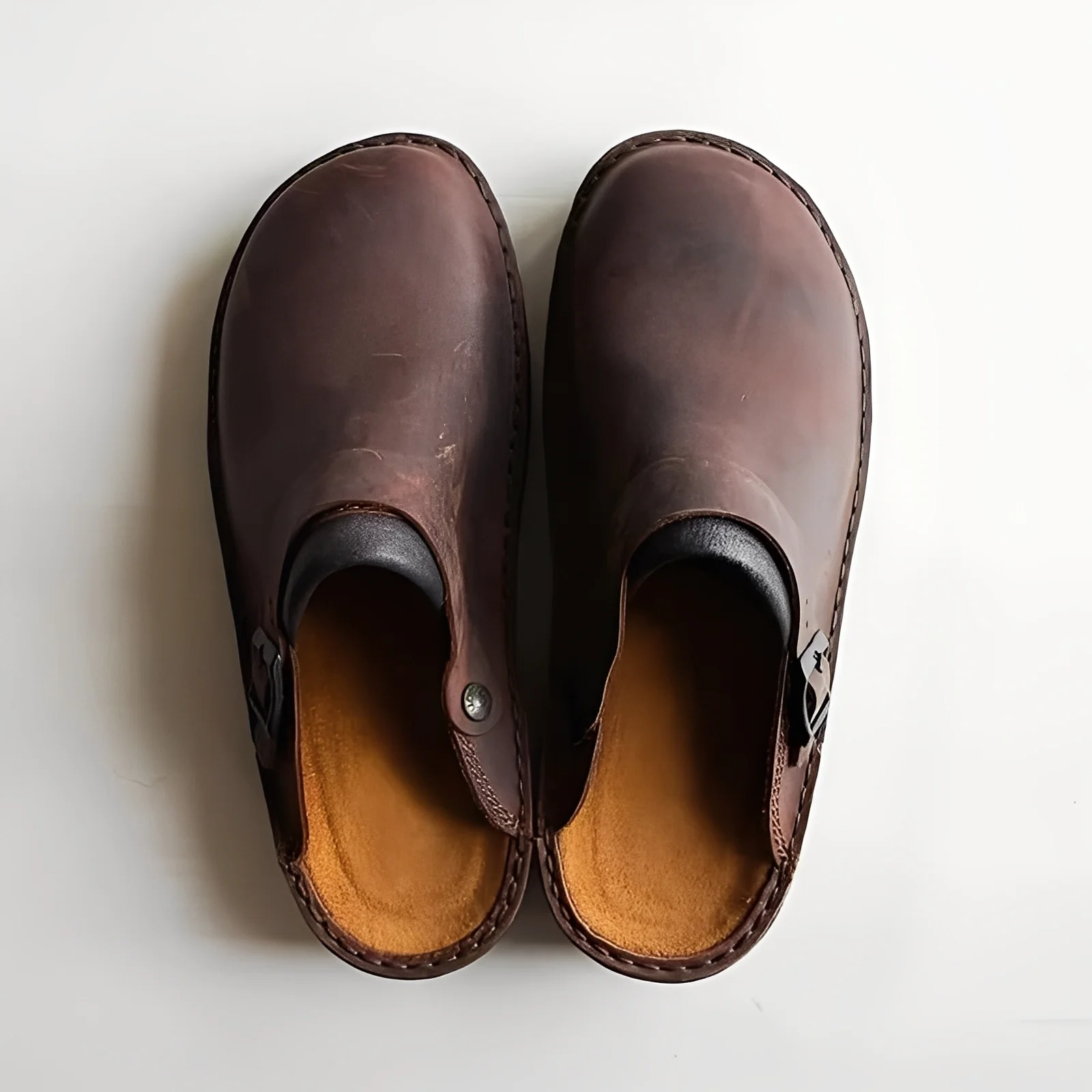 Men's Leather Slippers with Supportive Insole - Image 2
