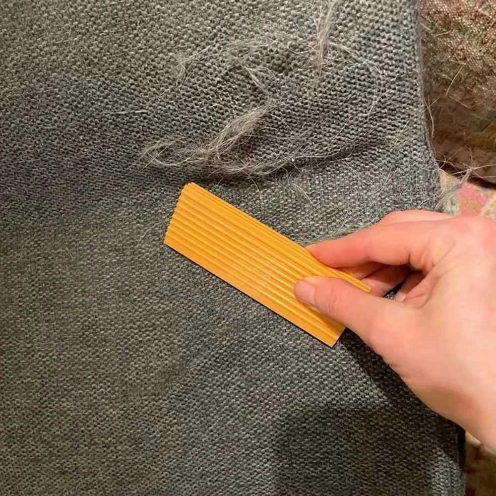 Portable Pet Hair Scraper for Carpets and Furniture - Image 3