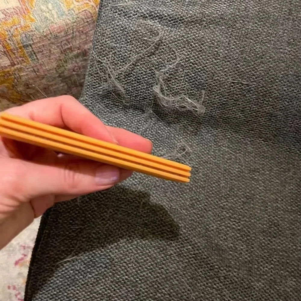 Portable Pet Hair Scraper for Carpets and Furniture - Image 7