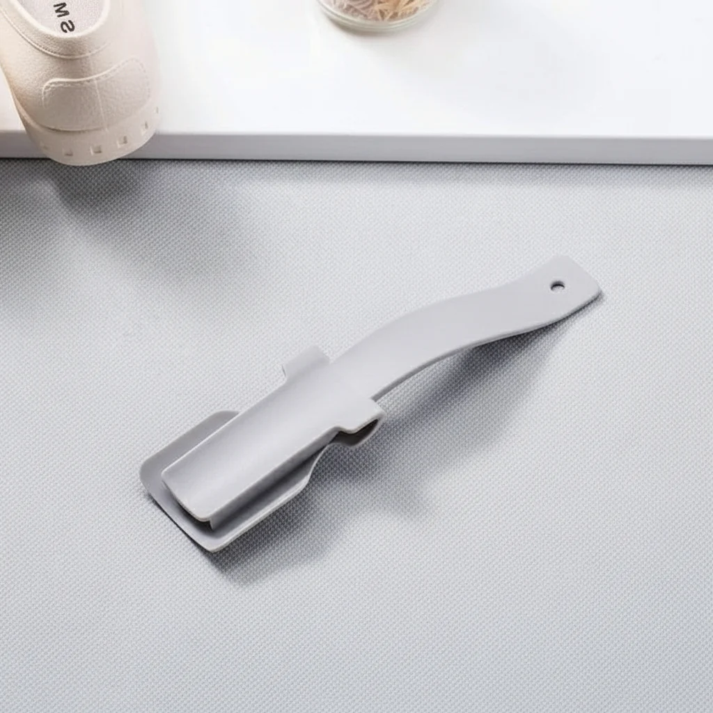 Portable Shoe Horn with Clip N Slip Function - Image 3