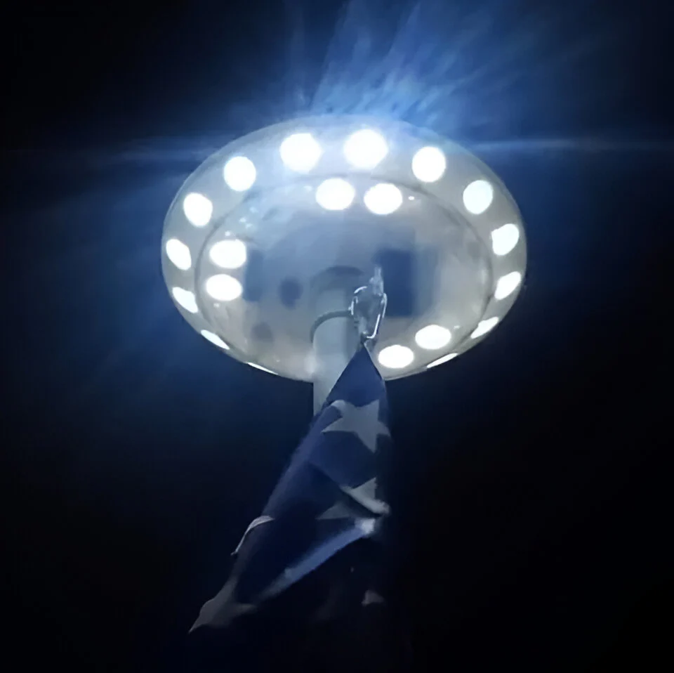 Solar LED Flagpole Light for Continuous Nighttime Visibility - Image 4