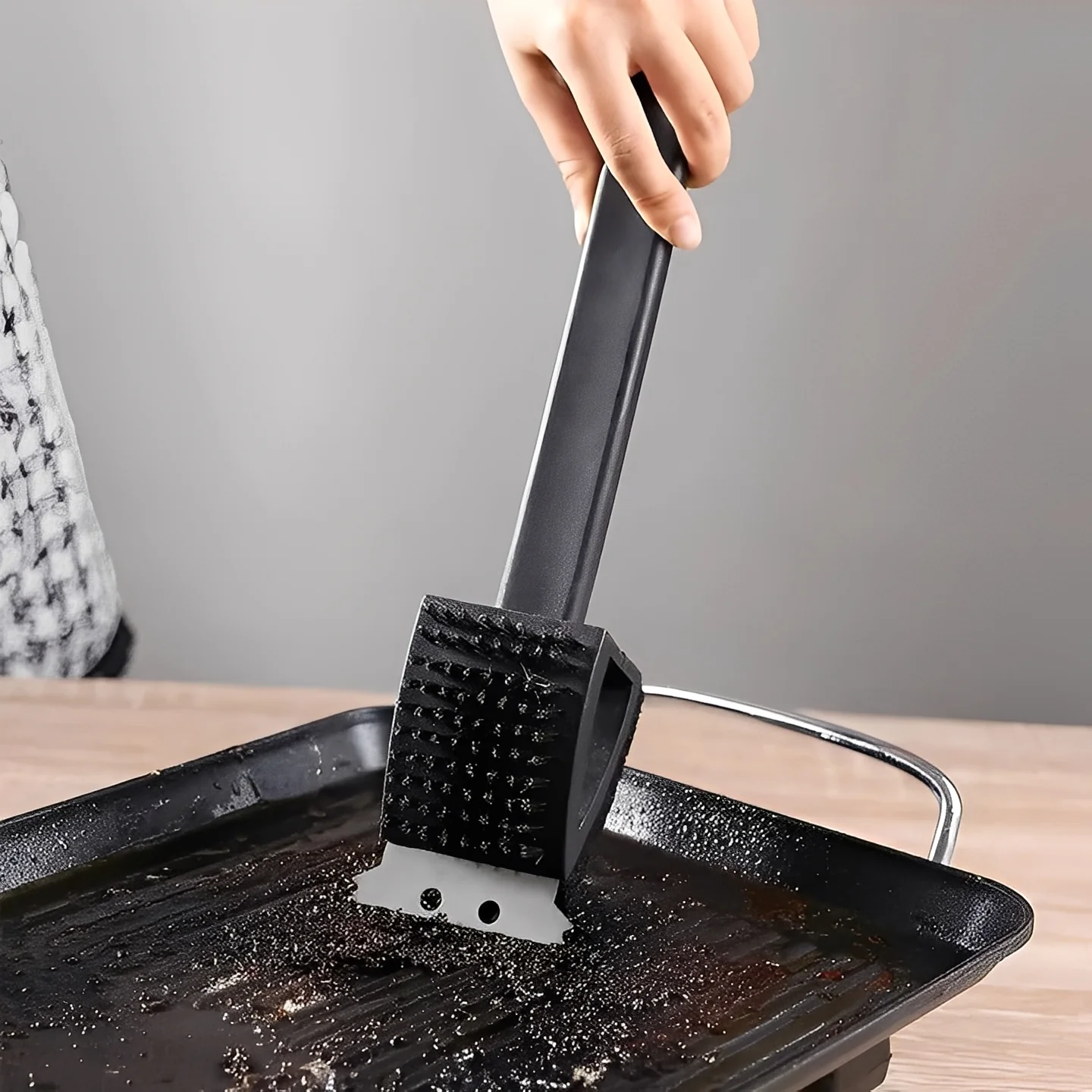 3 in 1 Grill Cleaning Brush with Bristles, Scraper, and Sponge - Image 3